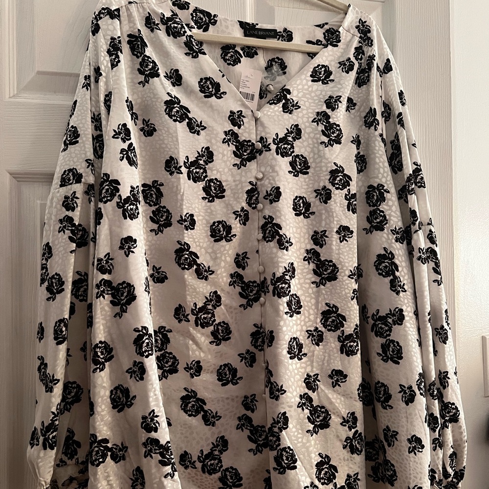 Lane Bryant black/white rose top Plus size 28